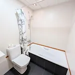 Bright 2 Bedroom With 2 Terraces Pool And Parking Near Diagonal Mar 公寓 圣阿德里安-德贝索斯