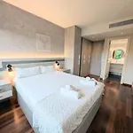 Bright 2 Bedroom With 2 Terraces Pool And Parking Near Diagonal Mar 公寓 *