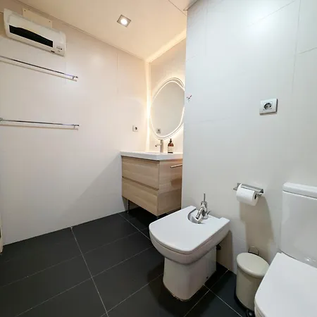 Daire Bright 2 Bedroom With 2 Terraces Pool And Parking Near Diagonal Mar *