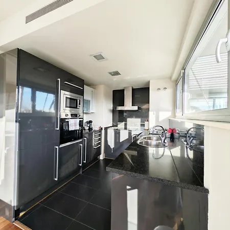 Bright 2 Bedroom With 2 Terraces Pool And Parking Near Diagonal Mar Daire Sant Adria de Besos