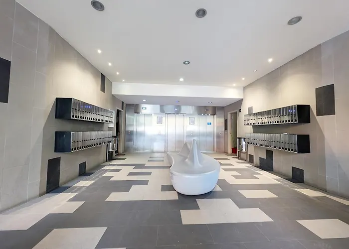 Bright 2 Bedroom With 2 Terraces Pool And Parking Near Diagonal Mar Daire *