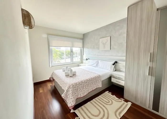 Bright 2 Bedroom With 2 Terraces Pool And Parking Near Diagonal Mar