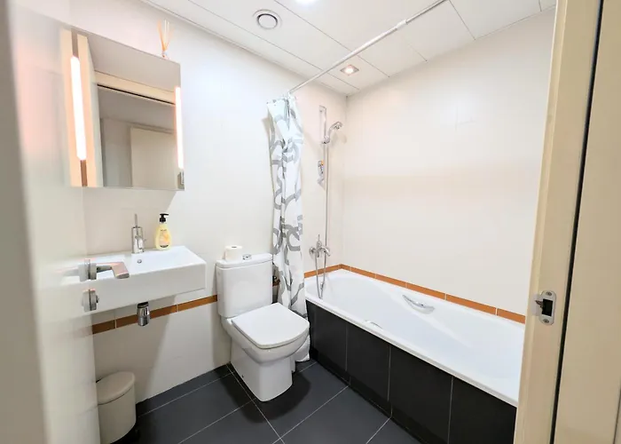 Daire Bright 2 Bedroom With 2 Terraces Pool And Parking Near Diagonal Mar Sant Adria de Besos