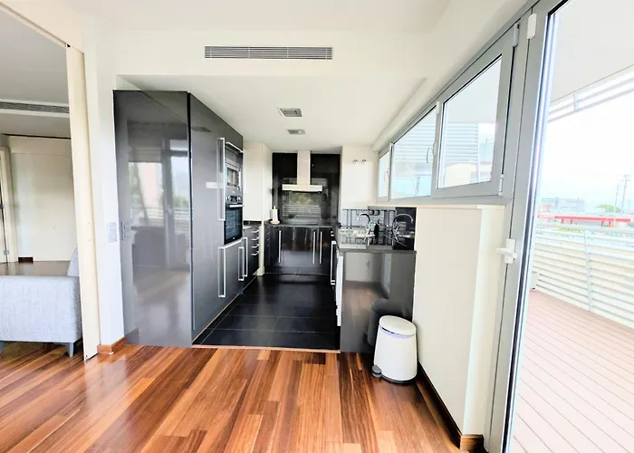Bright 2 Bedroom With 2 Terraces Pool And Parking Near Diagonal Mar Daire