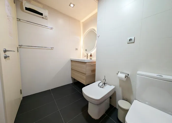 Daire Bright 2 Bedroom With 2 Terraces Pool And Parking Near Diagonal Mar *
